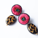 ＜titi～ナンデモナイヒノ耳飾～＞刺繍ピアス◎ローザ×サンカク◎アレルギー対応/ロングポスト変更可能