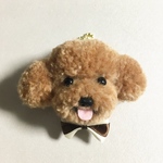 毛糸のぽんぽん　にっこり♪トイプードルのボールチェーンストラップ（茶色・リボン付・サイズ小）