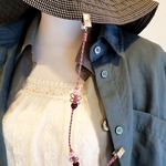 【薄あずき】壊れにくい☘️お花とカラッチの 帽子クリップ  ストールクリップ 【メドゥプ紐】  【結び】  【韓国手芸】 【飾り結び】  【軽くて丈夫】 【カラッチ】【ハットクリップ】