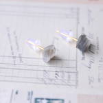 b*ラブラドライトラフロックタンブルピアス