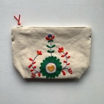 刺繍のコットンポーチ