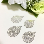 ◆送料無料◆ 4個⚫︎繊細な薄型の雫チャーム