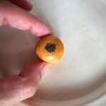 あんぱん(黒けしの実) ブローチ