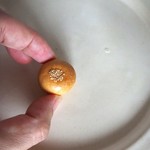 あんぱん(白けしの実) ブローチ