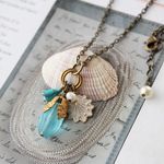ヴィンテージ・ブルーとシェル　ブルーハワイ色の、クラシカルなネックレス　アンティーク