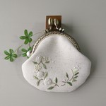  花の刺繍 がま口財布  こでまり   コットンパール付き♪       