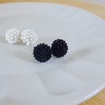 blackスリーカットビーズピアス