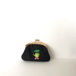 刺繍 ミニがま口 雨宿りかえる