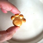 肉球ぱん ブローチ