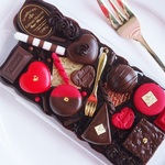 tomatoazz様オーダー♥赤ハートチョコのシックなiPhone８ケース