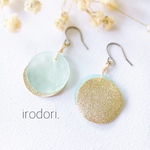 【送料込み】アクアグリーンの表裏シェルピアス(イヤリング)