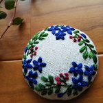 「青むらさきの花」刺繍のブローチ、ヘアゴム