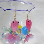 林檎の花の金魚ピアス