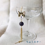 キラキラチェーンタッセルのキジ白ちゃん刺繍ピアス(片耳用)