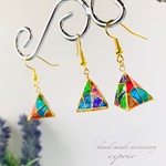  レジン  ステンドグラス 三角ピアス/イヤリング