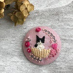 刺繍ブローチ ハチワレ猫のククくん