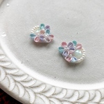 オパールとつまみ細工のお花のイヤーアクセサリー  1