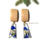 500円☆長方形(カーキ)☆小ぶり花レジンのピアス/イヤリング