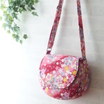 ★お値下げ!!3,000円→2,600円 和柄の丸型ショルダー　桜の斜めボーダー　赤