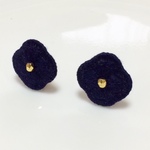 ネイビー×ゴールドの刺繍お花イヤリング