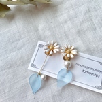 フラワーカボションとコットンパールのピアス