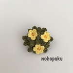 小さな小さな葉っぱブローチ 黄色の小花