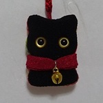 ちりめん根付け　ねこ  (黒猫) 
