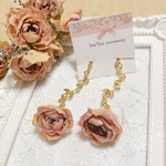 薔薇のドライフラワー×リーフモチーフのピアス