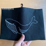  クジラ刺繍のブックカバー