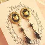 ゴシックフレーム(猫)とスワロフスキーのピアス