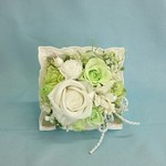 f様専用白とグリーンの仏花＊額アレンジ