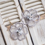 グレーのフラワーレースと刺繍ピアス/イヤリング＊