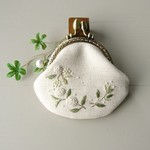 花の刺繍 がま口財布  こでまり   コットンパール付き♪       