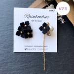 フェルトのお花とビジュー ピアス