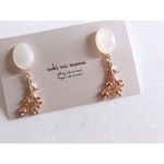clear pearl × dry flower