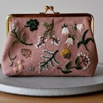 【受注製作】ピンクベージュ　刺繍 がま口ポーチ
