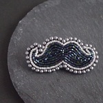 ひげのブローチ（ビーズ刺繍）