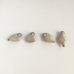 シルバー文鳥のブローチ(右はし)