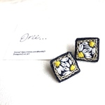 【kana様】キラキラスクエア花柄刺繍ピアス