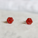 （一点もの）薔薇型カーネリアンのスタッドピアス（8mm・サージカルステンレス）