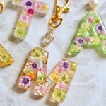 世界に一つだけ♡あなただけのイニシャルキーホルダー