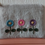 セール☆まるい花刺繍フラットポーチ　麻