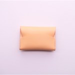 優しい色合い薄卵色　シンプルさにこだわったたっぷり入る名刺入れ