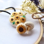 刺繍ひまわりのセット❁⃘ヘアゴム＋ピアス❁⃘