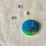 染色と刺しゅう ブローチ 「blue moon」