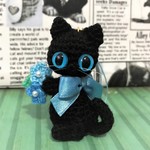 【送料無料】黒猫のブルー系小花♡ストラップ*あみぐるみ
