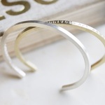 メンズペアになる細めセレクト✨刻印真鍮シルバーバングル3ｍｍ角