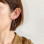 ゴールド×シルバー うねうねリングの重なるピアス/イヤリング