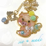 ハンドメイド レジン キーホルダー 天使  ぶたさん ライトブルー