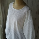 【SALE】パフスリーブのプルオーバー（コットンレース）